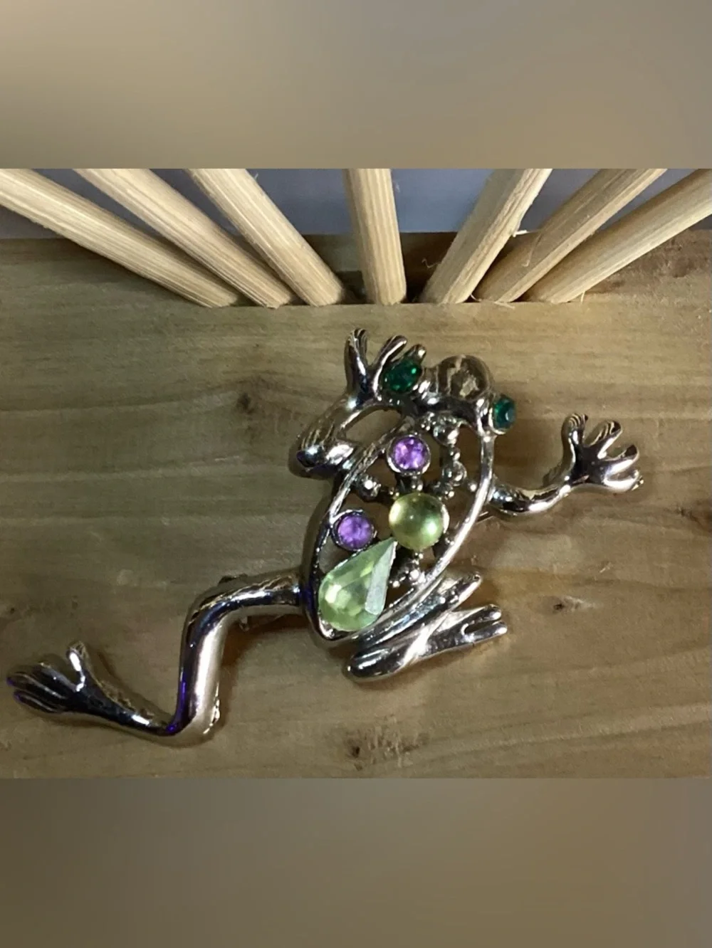 Vintage Silver Tone Frog Brooch - Picture 5 of 8